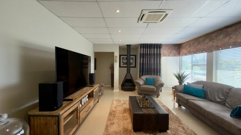 5 Bedroom Property for Sale in Pentagon Park Free State